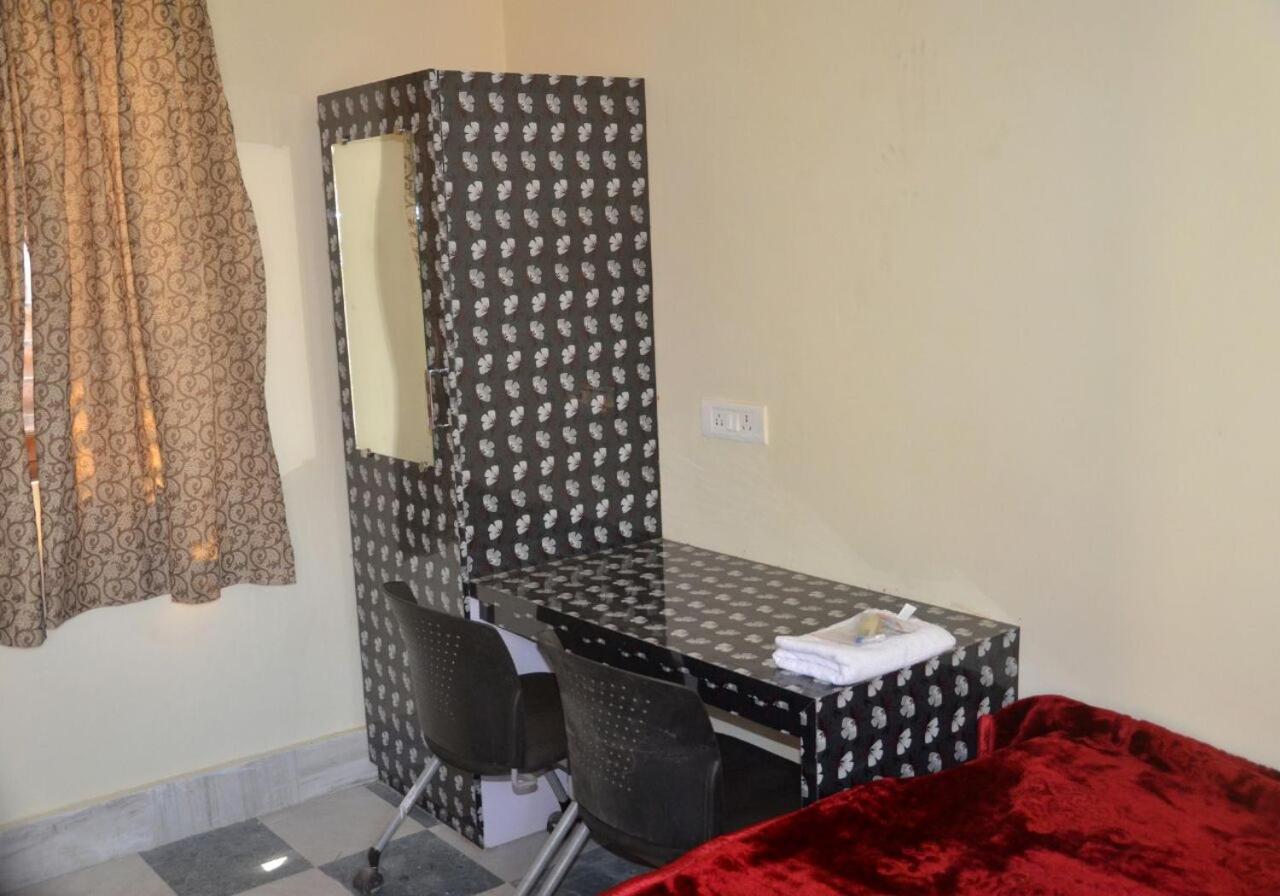 Hotel Vaibhav Raxaul Стая снимка
